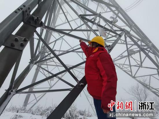 国网绍兴供电公司开展巡查。国网绍兴供电公司供图