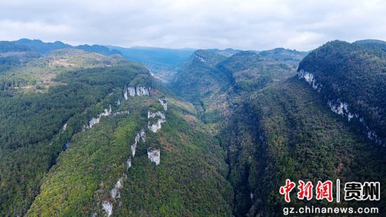 2月26日在贵州省道真仡佬族苗族自治县河口镇拍摄的大峡谷景色(无人机照片)。 2月26日在贵州省道真仡佬族苗族自治县河口镇拍摄的大峡谷景色(无人机照片)。