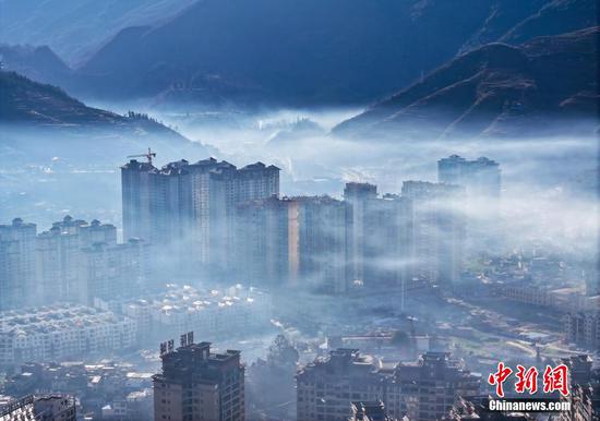 2月27日航拍赫章县城云海景观。 2月27日航拍赫章县城云海景观。
