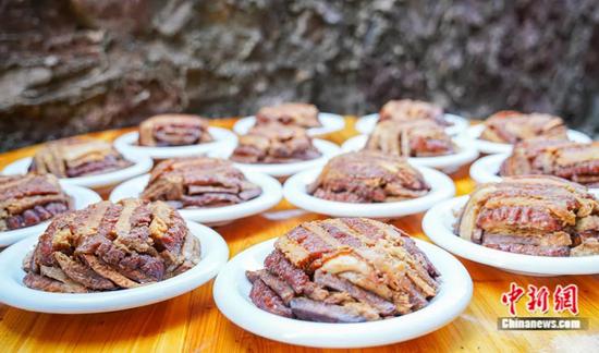 蒸制好的荔浦芋扣肉。杨宗盛 摄 蒸制好的荔浦芋扣肉。杨宗盛 摄