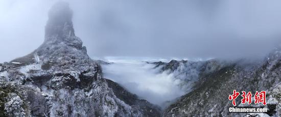 图为在梵净山拍摄的雪景。
