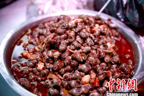 图为柳州市特色小吃螺蛳。黄紫薇 摄