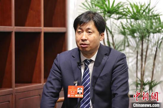 3月5日,全国人大代表、“中国天眼”总工程师姜鹏在北京接受中新社专访。中新社记者 瞿宏伦 摄 3月5日,全国人大代表、“中国天眼”总工程师姜鹏在北京接受中新社专访。中新社记者 瞿宏伦 摄