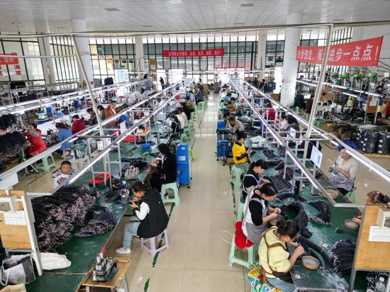 贵州环凯电子科技有限公司数据线生产现场 贵州环凯电子科技有限公司数据线生产现场