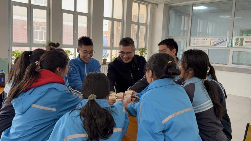 餐桌上的高考護航：疏附二中架起師生“連心橋”