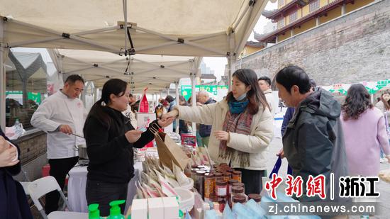 3月15日,“放心消费嘉年华”宁波分会场活动举办。 (主办方供图)