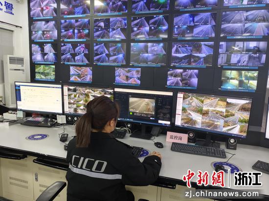 赤石岭隧道管理所监控室。浙江交通集团高速公路丽水管理中心  供图
