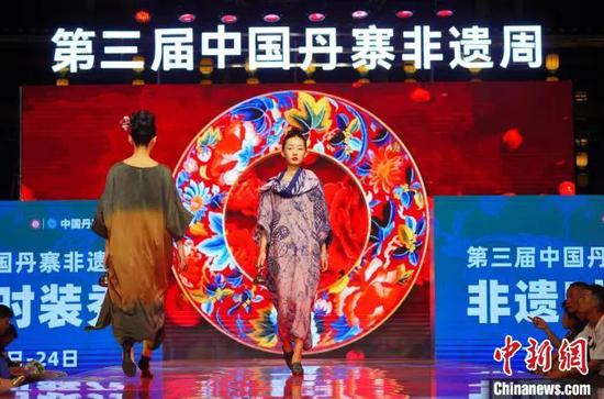 贵州“村超”。中新社记者 瞿宏伦 摄