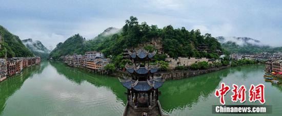 黔东南州镇远古镇。黄俊 摄