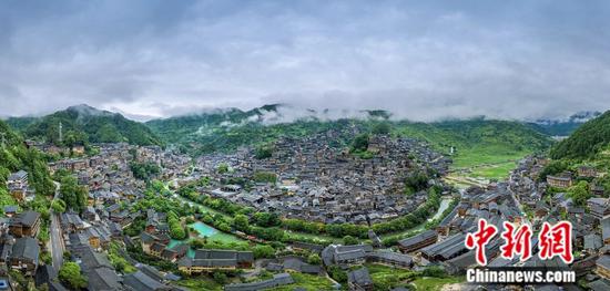 贵州西江千户苗寨。 唐哲 摄