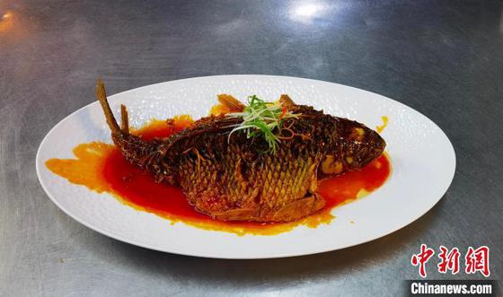 罾蹦鲤鱼成品。杨子炀 摄 罾蹦鲤鱼成品。杨子炀 摄