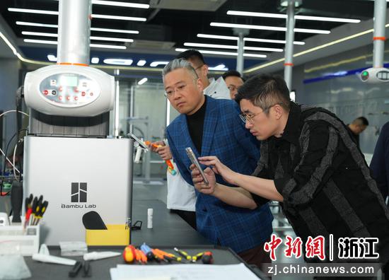 企业家参观天津大学浙江国际创新设计与智造研究院未来技术与创新工场。 主办方 供图