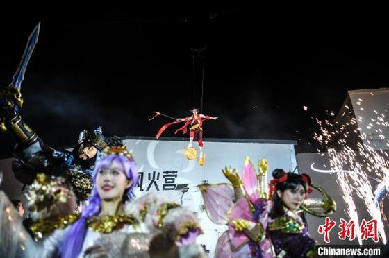 图为主题演出。中新社记者 佟郁 摄 图为主题演出。中新社记者 佟郁 摄