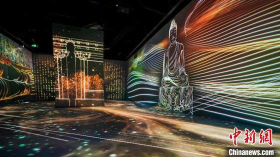 图为“遇见敦煌”沉浸式光影艺术展。(天津城投集团供图) 图为“遇见敦煌”沉浸式光影艺术展。(天津城投集团供图)