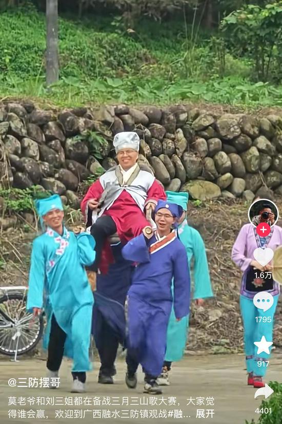 网友发布的视频截图。 网友发布的视频截图。