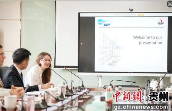 图为德国汉萨经济管理职业学校学生代表发言。秋旭摄 图为德国汉萨经济管理职业学校学生代表发言。秋旭摄