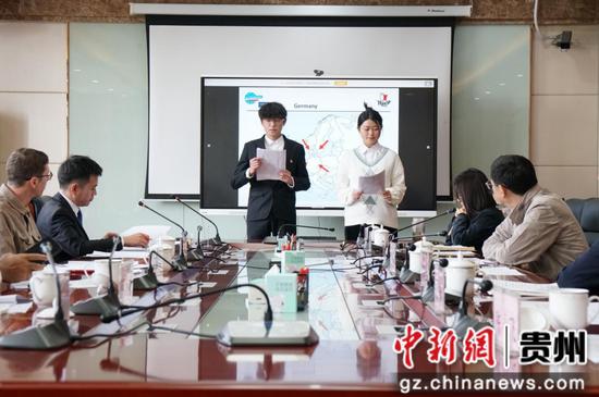 图为贵州电子科技职业学院学生代表发言。秋旭摄 图为贵州电子科技职业学院学生代表发言。秋旭摄