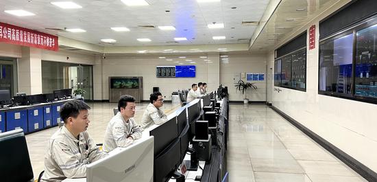 大唐贵州发耳发电有限公司运行人员工作场景。贺翔宇供图 大唐贵州发耳发电有限公司运行人员工作场景。贺翔宇供图