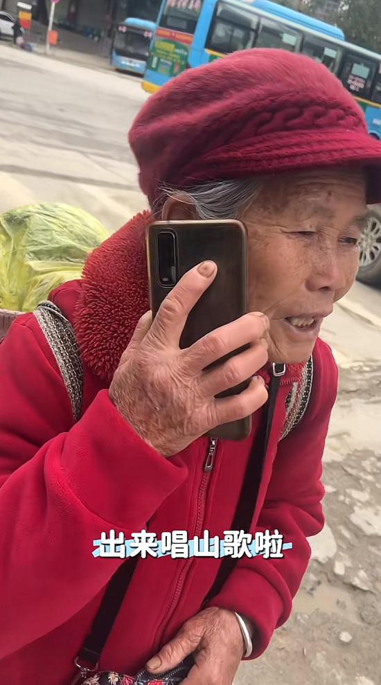 网友“巫山小妖”发布的视频截图。 网友“巫山小妖”发布的视频截图。