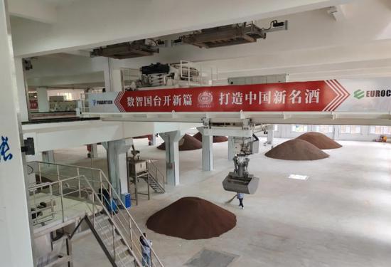国台数智酒业制酒三车间生产景象 国台数智酒业制酒三车间生产景象