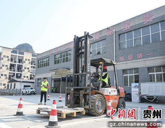 铜仁市人社局第八期(起重装卸机械操作工五级)职业技能培训如火如荼进行 铜仁市人社局第八期(起重装卸机械操作工五级)职业技能培训如火如荼进行