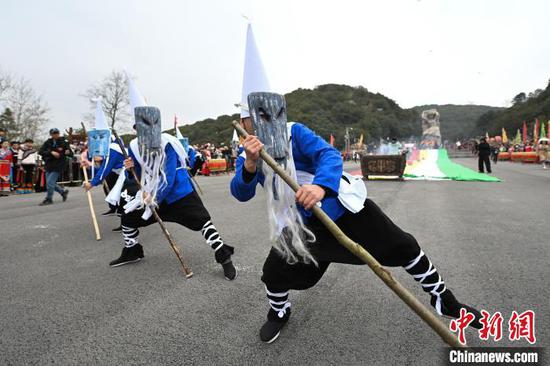 3月28日，祭花神活动上的撮泰吉表演。李华 摄