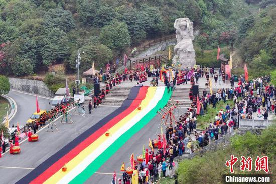 3月28日，祭花神活动现场（无人机照片）。李华 摄