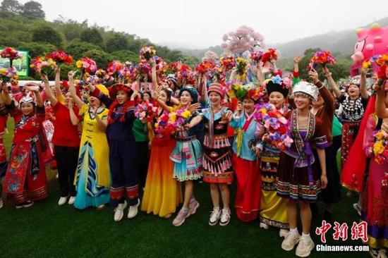 2024年“广西三月三·八桂嘉年华”文化旅游品牌活动开幕式在南宁青秀山举行。韩海丹 摄 2024年“广西三月三·八桂嘉年华”文化旅游品牌活动开幕式在南宁青秀山举行。韩海丹 摄