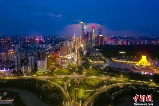 航拍南宁夜景。黄维业 摄 航拍南宁夜景。黄维业 摄