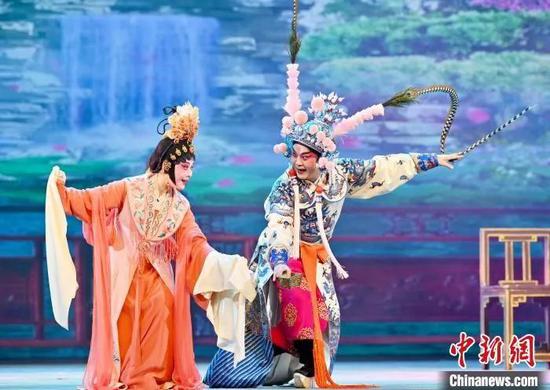 邕剧《小宴》表演现场。俞靖 摄 邕剧《小宴》表演现场。俞靖 摄