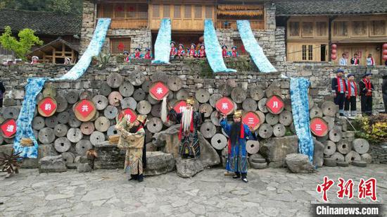 图为布依戏展演。叶方杰 摄