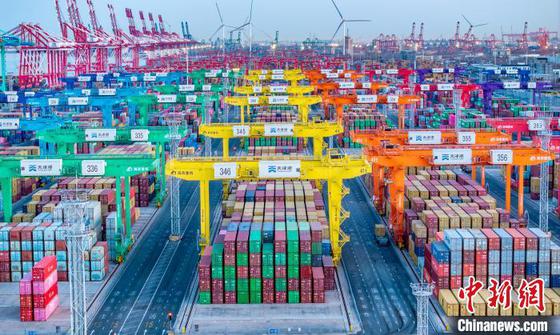 图为天津港。 (资料图,天津港集团供图) 图为天津港。 (资料图,天津港集团供图)