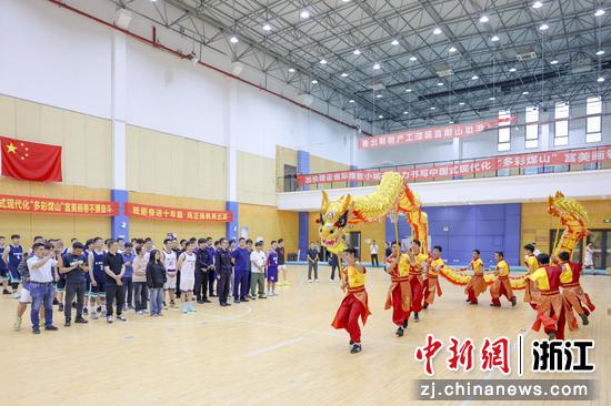 篮球比赛开幕式,舞龙表演。煤山镇供图 篮球比赛开幕式,舞龙表演。煤山镇供图