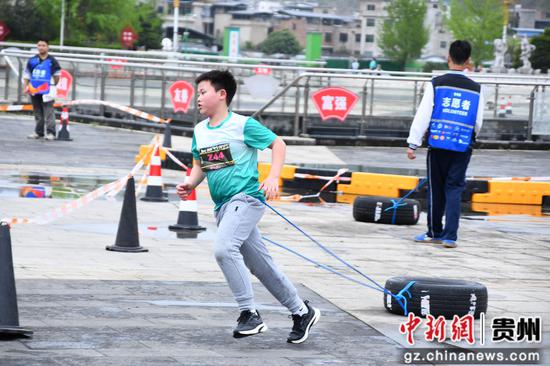 图为比赛现场。