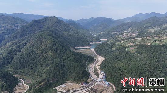 岑巩县平庄镇石门坎水库。陈昆 摄 岑巩县平庄镇石门坎水库。陈昆 摄