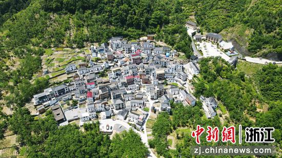 如今胡家坪村的民居。(滨江集团 供图) 如今胡家坪村的民居。(滨江集团 供图)