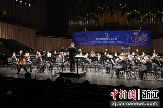 4月16日晚，“悠扬之声”浙江省青少年管乐团专场音乐会现场。曹丹 摄