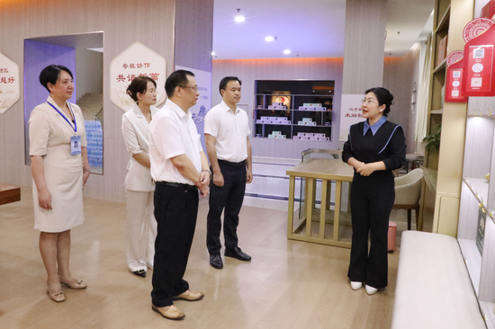 调研组调研来宾融媒品牌运营中心。