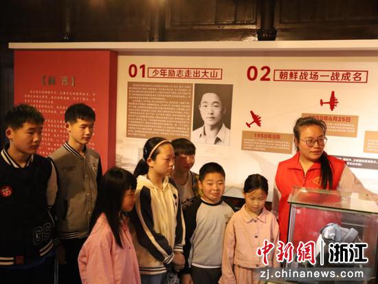 近日,孩子们走进乡村博物馆参观。钱佳峰 摄 近日,孩子们走进乡村博物馆参观。钱佳峰 摄