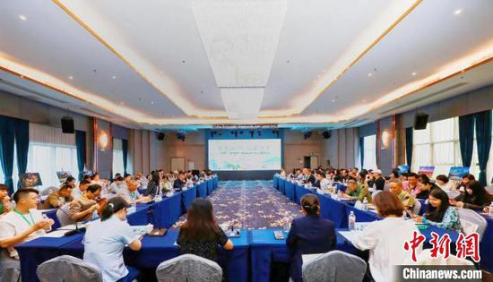 图为“黔程似锦·桂在同行”——安顺·桂林文化旅游合作交流座谈会现场。(安顺市文体广电旅游局供图) 图为“黔程似锦·桂在同行”——安顺·桂林文化旅游合作交流座谈会现场。(安顺市文体广电旅游局供图)