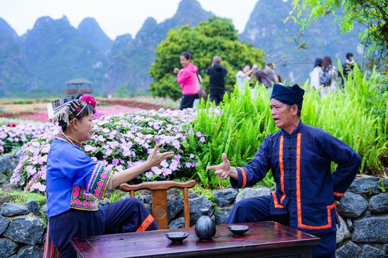 猜码舞。峒那屿湾景区 供图