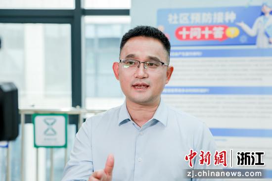 浙江大学医学院附属邵逸夫医院疼痛科主任医师张伟波进行科普。主办方供图