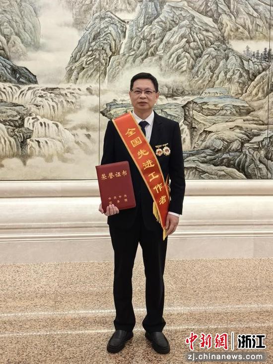 近日，叶国良荣获“全国先进工作者”。 （受访者 供图）