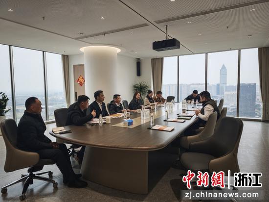 2025年2月，海宁市委常委、统战部部长陈中权赴马桥街道走访调研海派供应链。海宁市委统战部供图