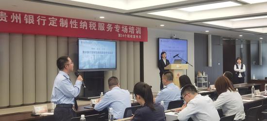 贵州省税务局业务骨干现场“面对面”讲解税费政策 贵州省税务局业务骨干现场“面对面”讲解税费政策