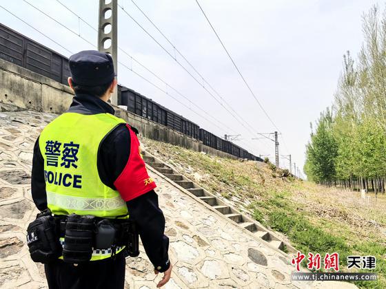 天津铁路公安处多措并举应对“五一”客流高峰。（北京铁路公安局天津公安处供图）
