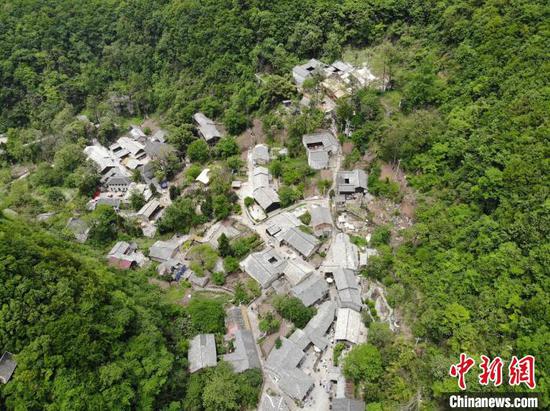 图为5月2日，航拍贵州省安顺市云山屯一隅。石小杰 摄