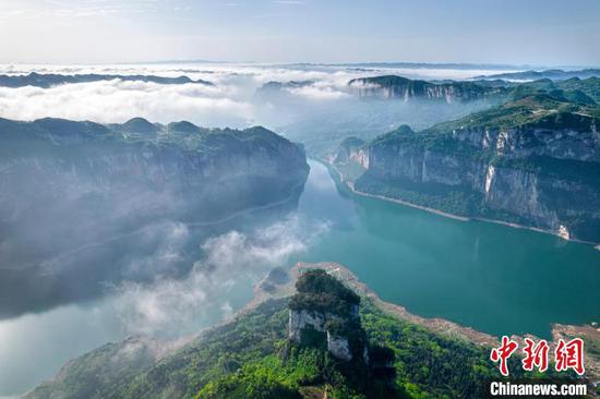 图为航拍乌江源百里画廊。史开心 摄