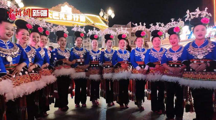 “夜游”大巴扎景区 沉浸式互动与光影盛宴交织