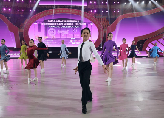 图为角逐现场 马燕 摄